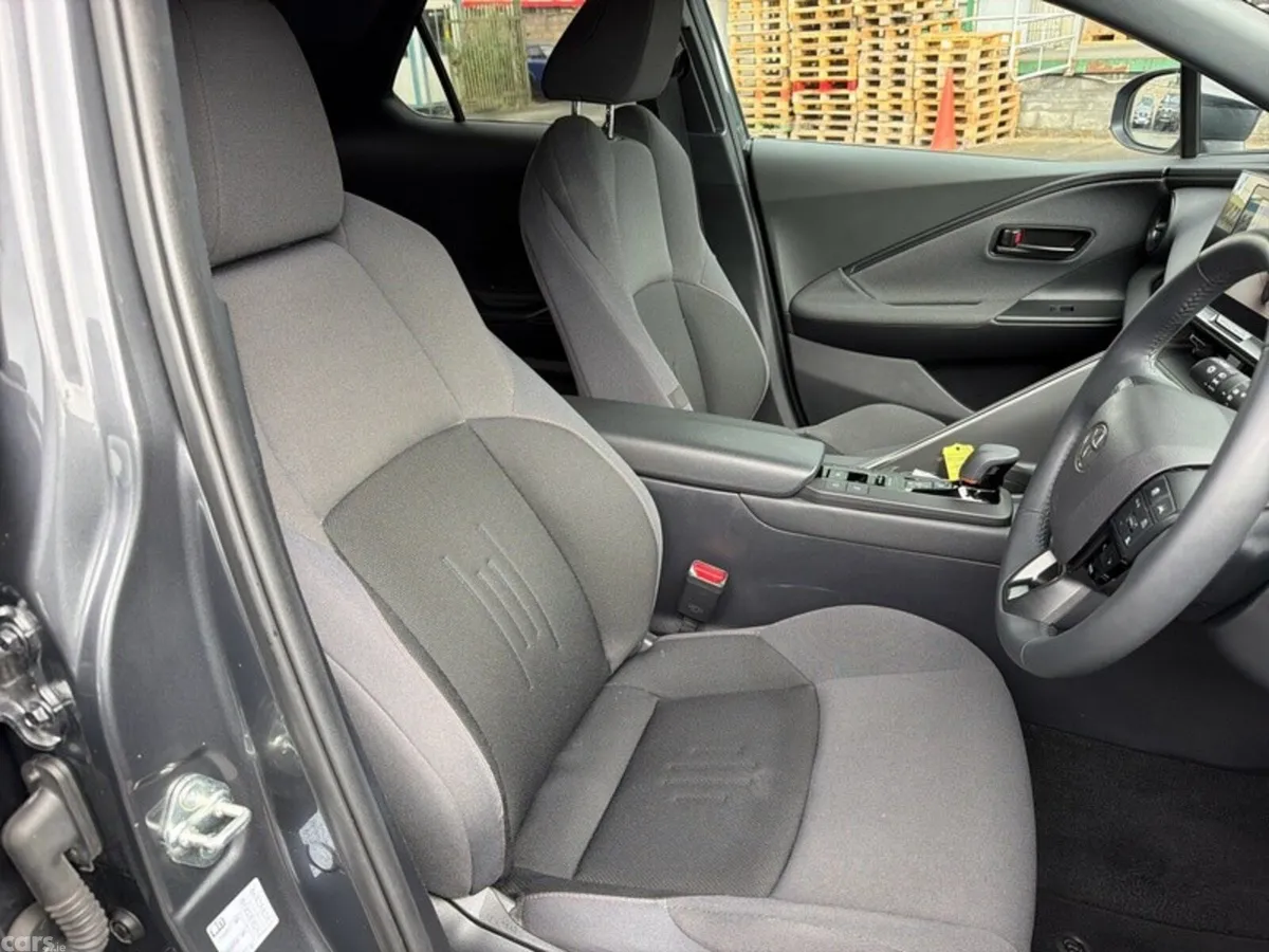 Toyota C-HR SUV, Petrol Hybrid, 2024, Grey