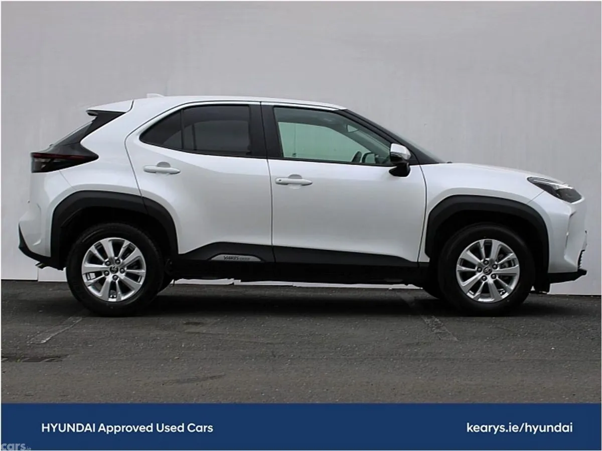 Toyota Yaris Cross SUV, Petrol Hybrid, 2024, White