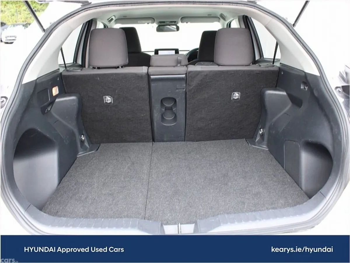 Toyota Yaris Cross SUV, Petrol Hybrid, 2024, White