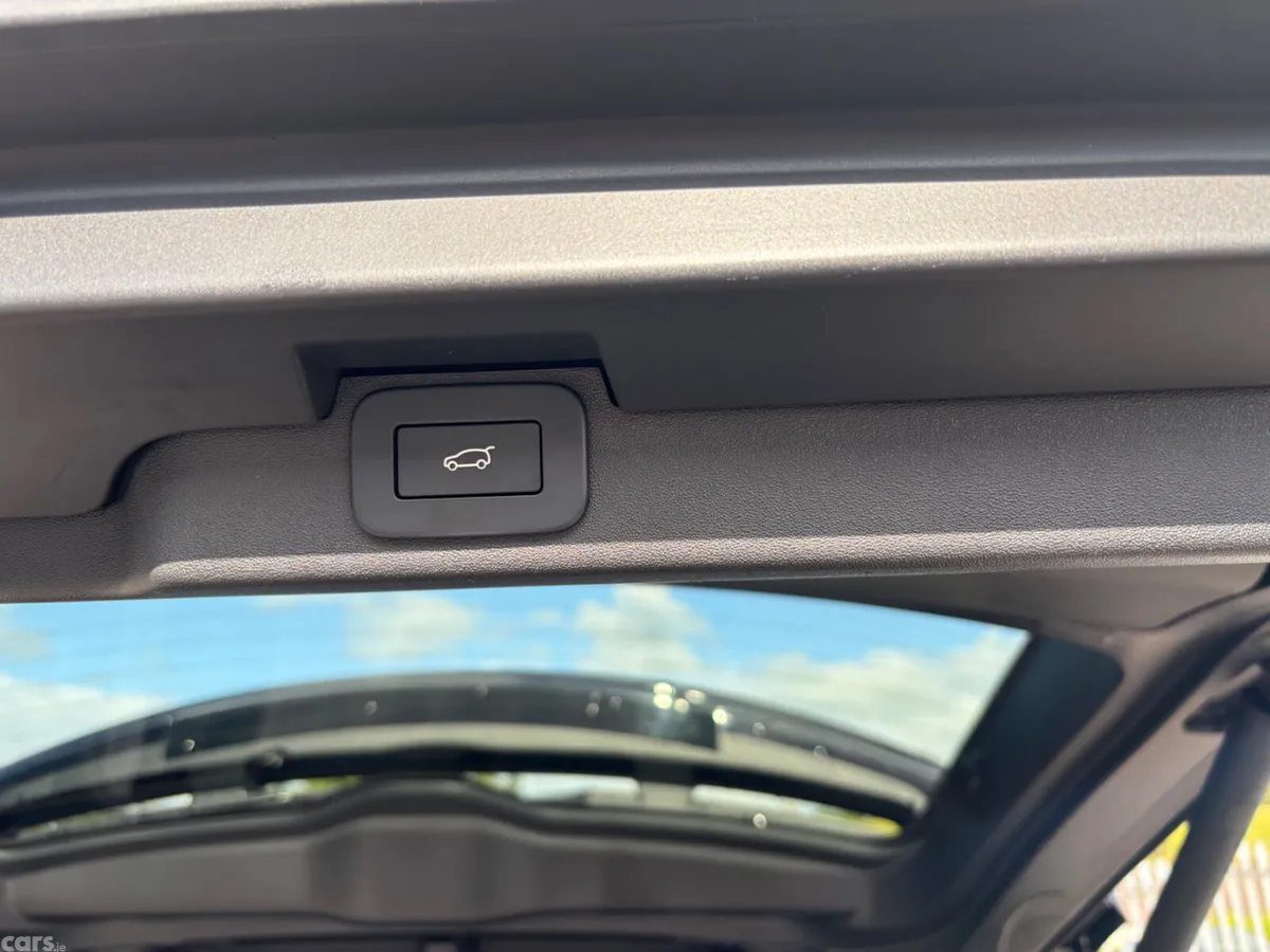 Land Rover Discovery Van, Diesel, 2023, Black