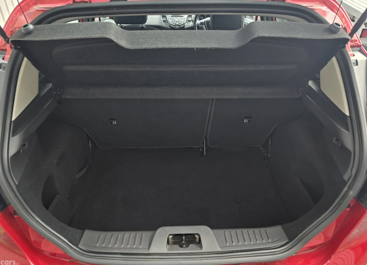 Ford Fiesta Hatchback, Petrol, 2016, Red