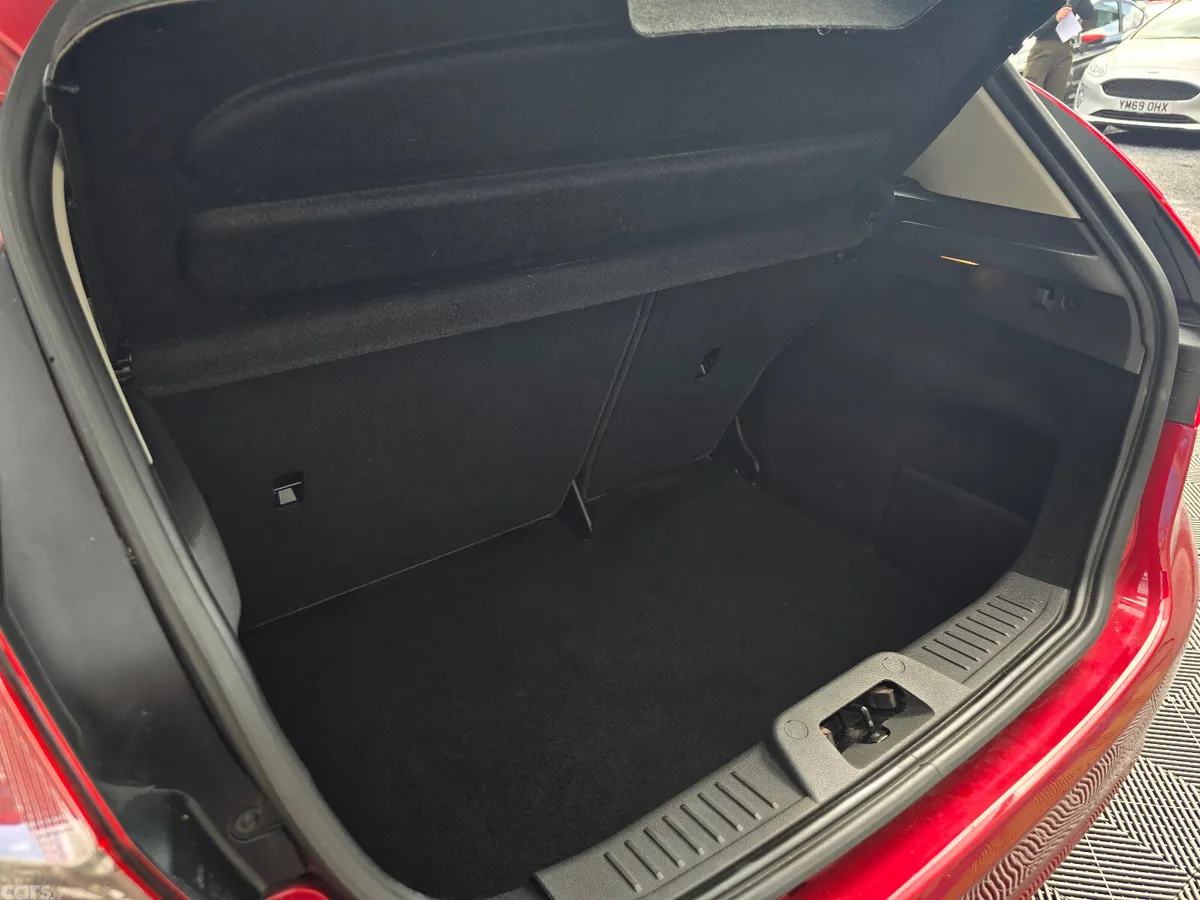Ford Fiesta Hatchback, Petrol, 2016, Red