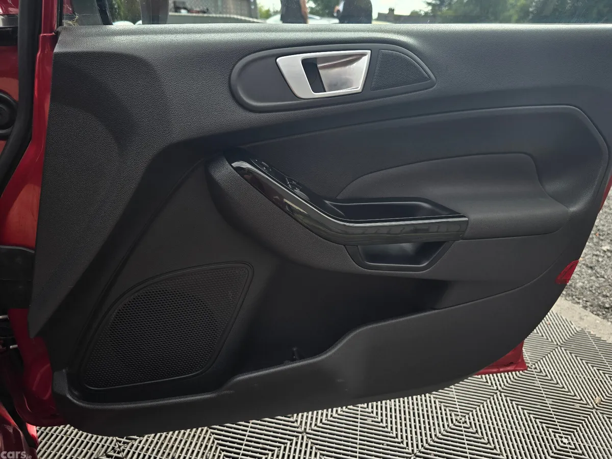 Ford Fiesta Hatchback, Petrol, 2016, Red