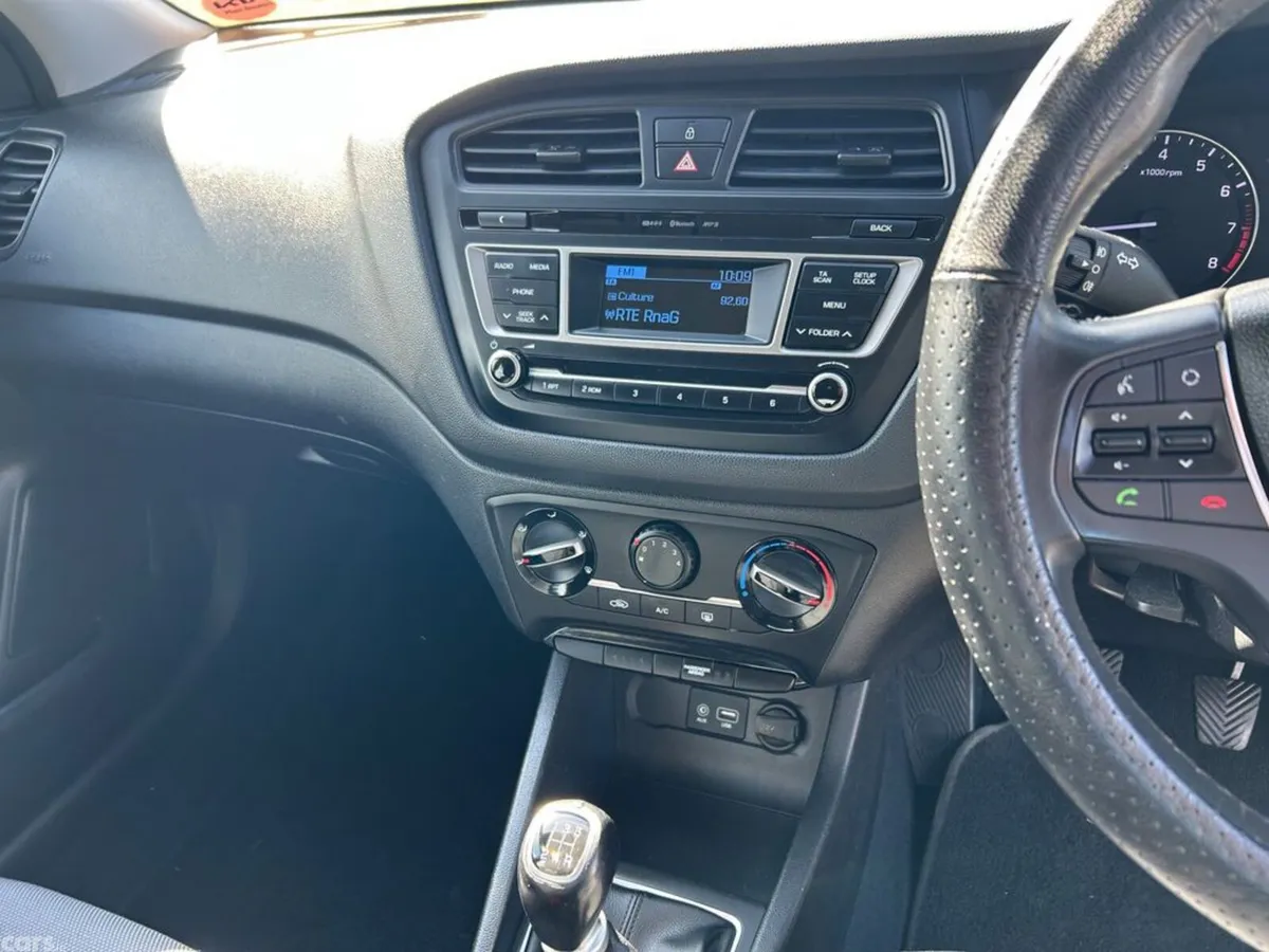 Hyundai i20 Hatchback, Petrol, 2017, Brown