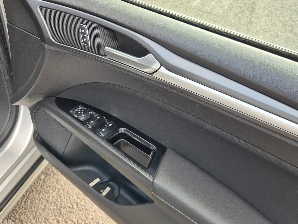Ford Mondeo Hatchback, Diesel, 2015, Silver