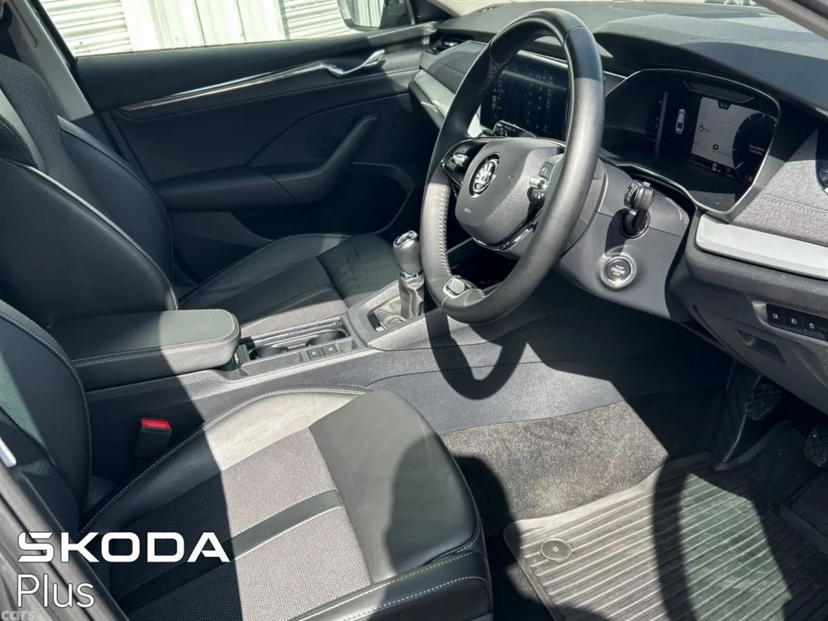 Skoda Octavia Saloon, Petrol, 2023, Grey