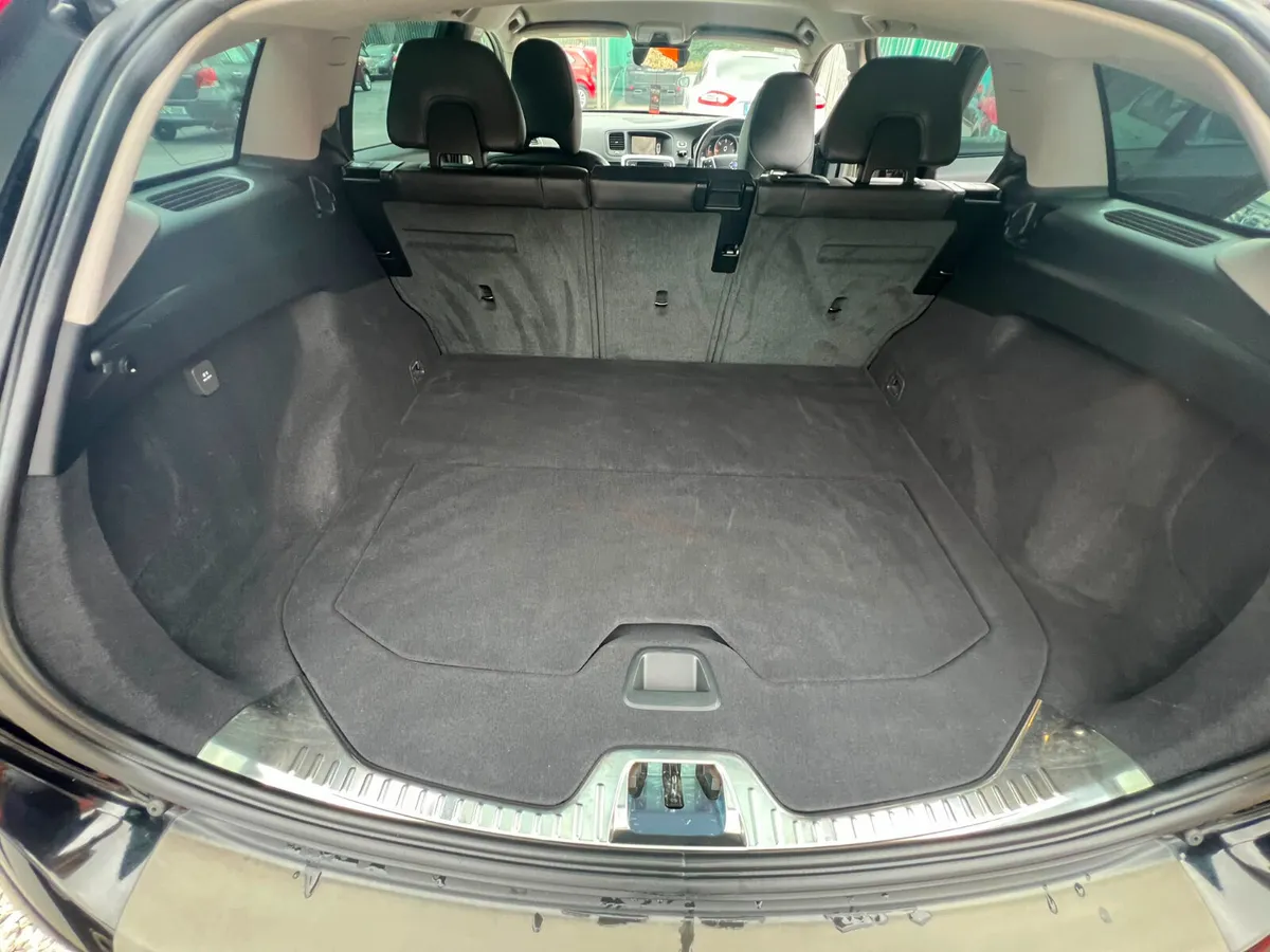 Volvo V60 Hatchback, Diesel, 2017, Black