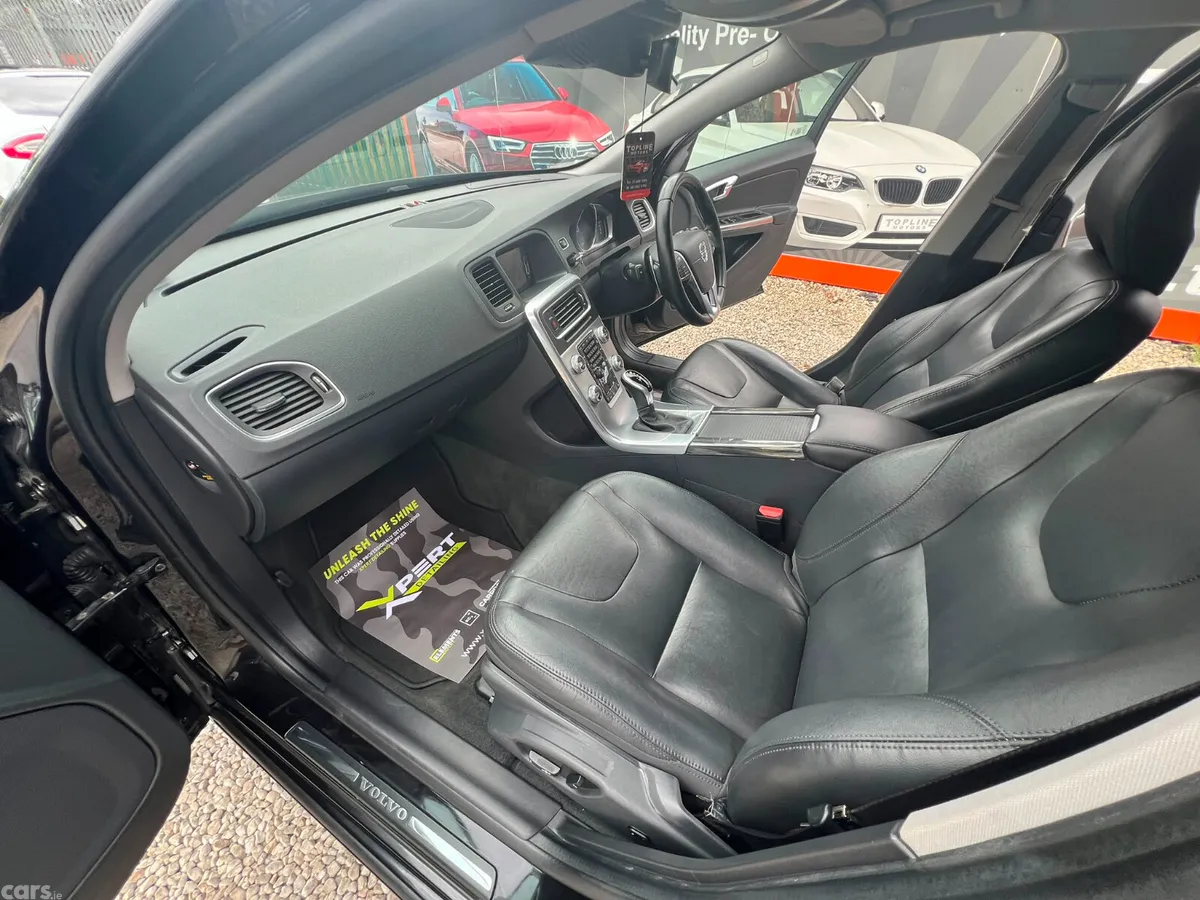 Volvo V60 Hatchback, Diesel, 2017, Black