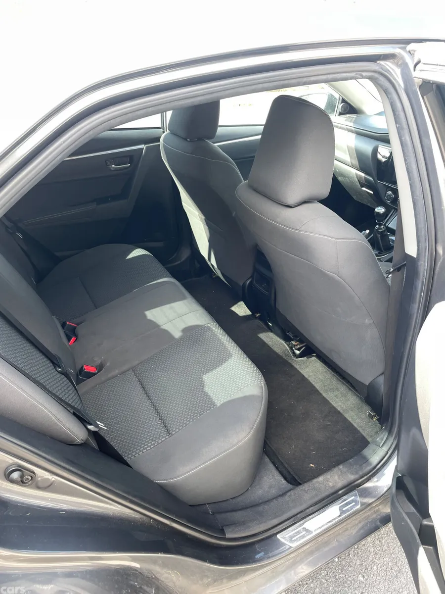 Toyota Corolla Saloon, Diesel, 2017, Grey