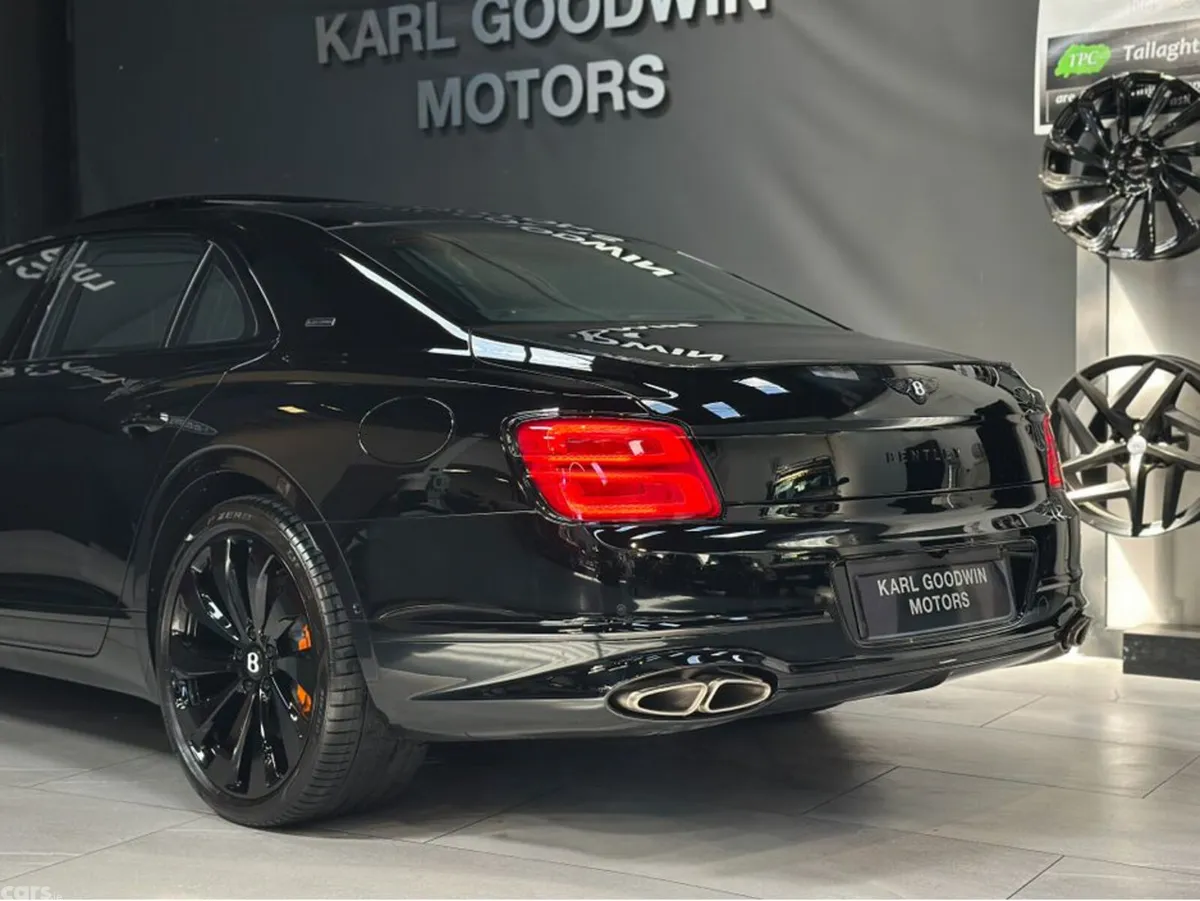 Bentley Flying Spur Saloon, Petrol Plug-in Hybrid, 2026, Black
