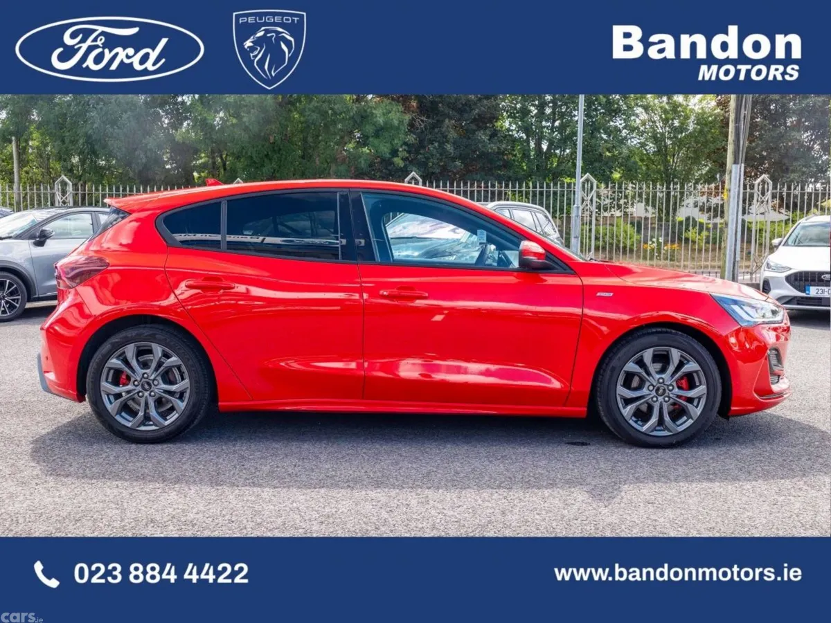Ford Focus Hatchback, Petrol, 2023, Red