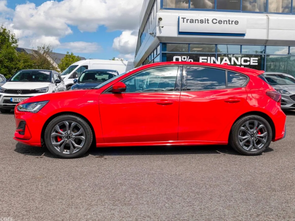 Ford Focus Hatchback, Petrol, 2023, Red