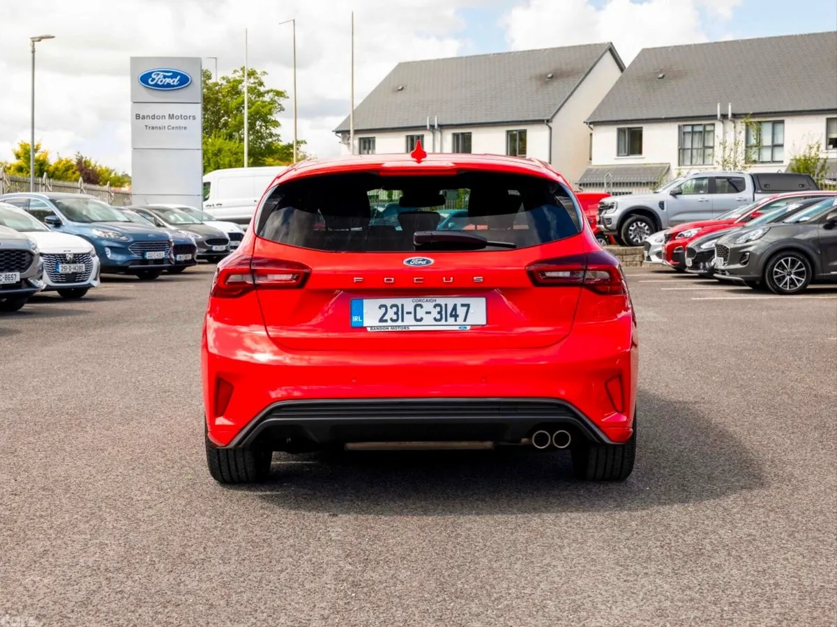 Ford Focus Hatchback, Petrol, 2023, Red