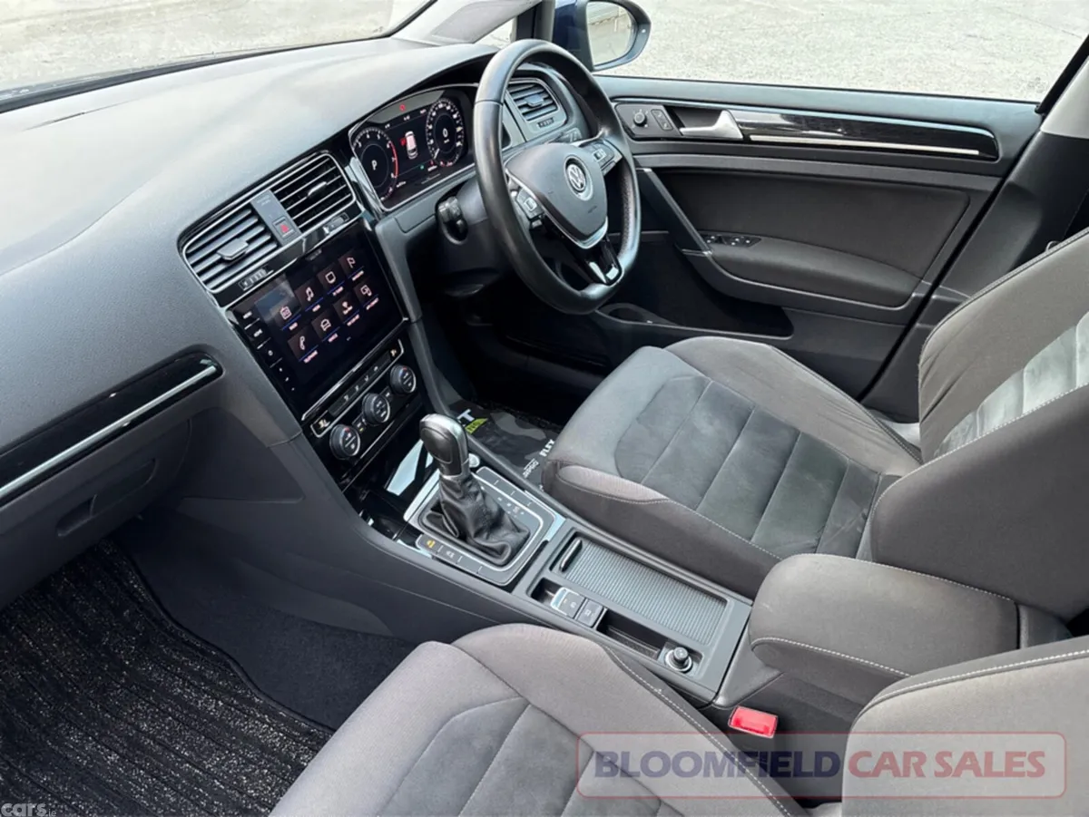 Volkswagen Golf Hatchback, Petrol, 2017, Blue