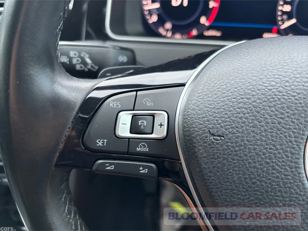 Volkswagen Golf Hatchback, Petrol, 2017, Blue
