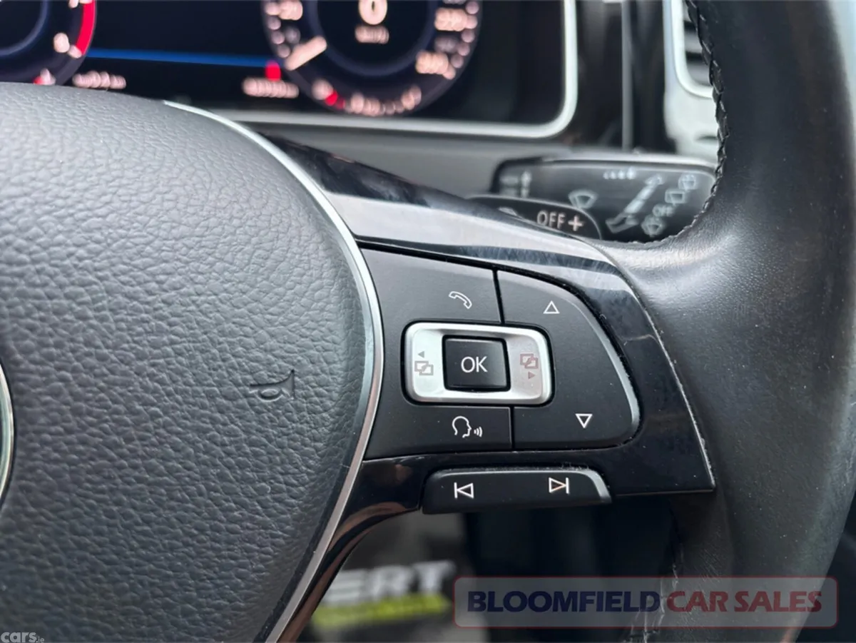 Volkswagen Golf Hatchback, Petrol, 2017, Blue