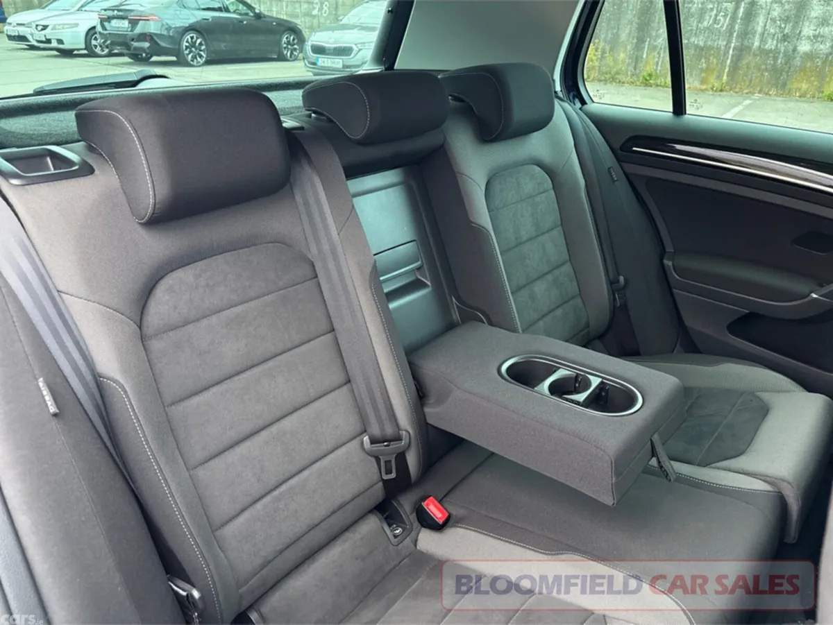 Volkswagen Golf Hatchback, Petrol, 2017, Blue