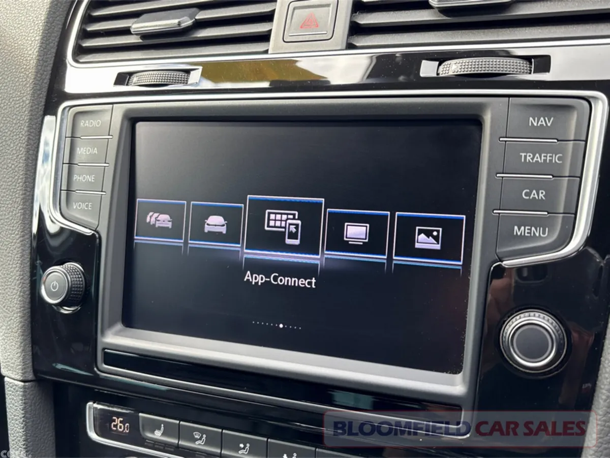 Volkswagen Golf Estate, Petrol, 2017, White