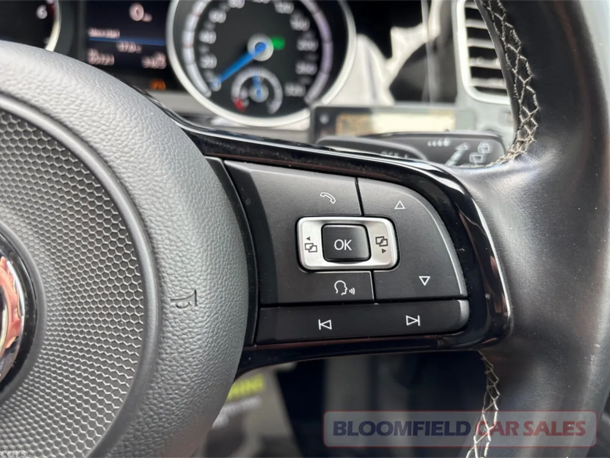 Volkswagen Golf Estate, Petrol, 2017, White
