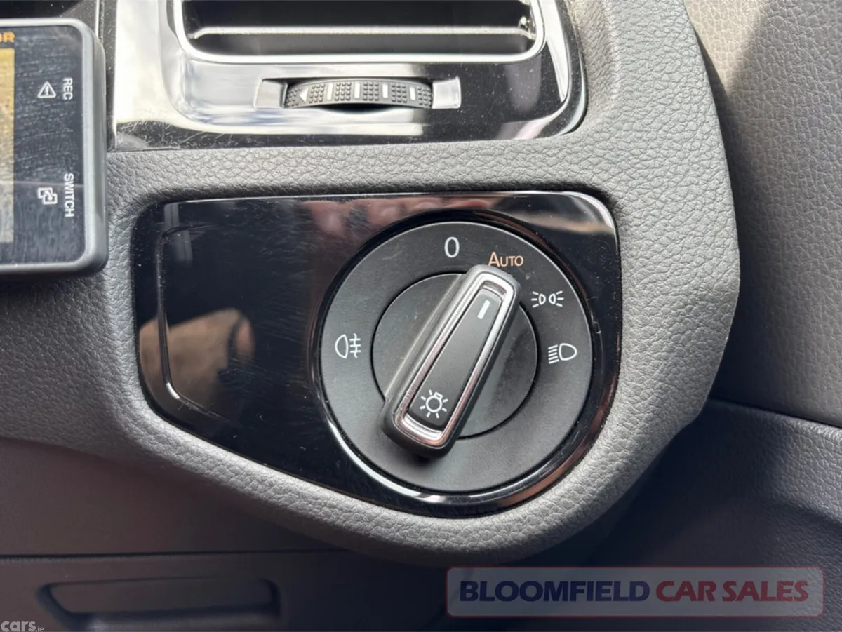 Volkswagen Golf Estate, Petrol, 2017, White