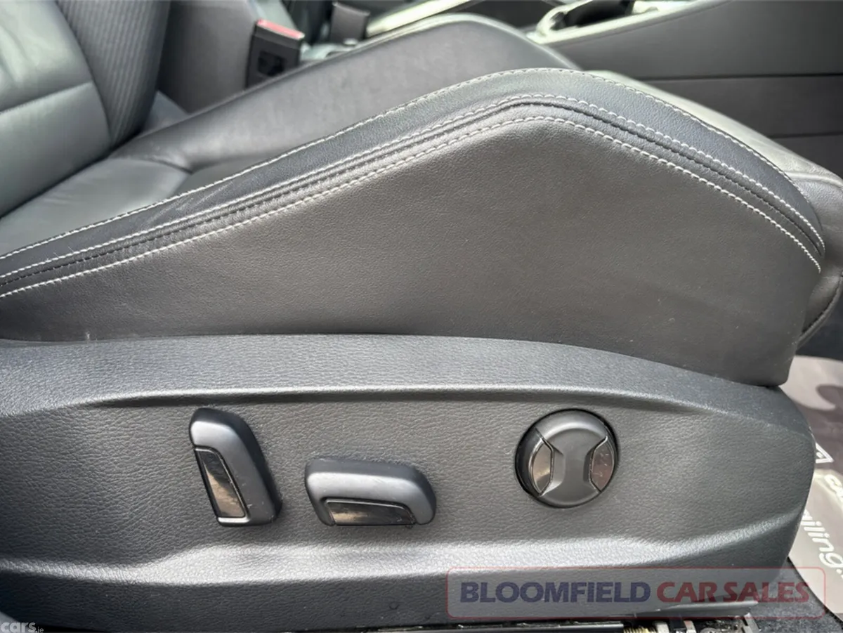 Volkswagen Golf Estate, Petrol, 2017, White