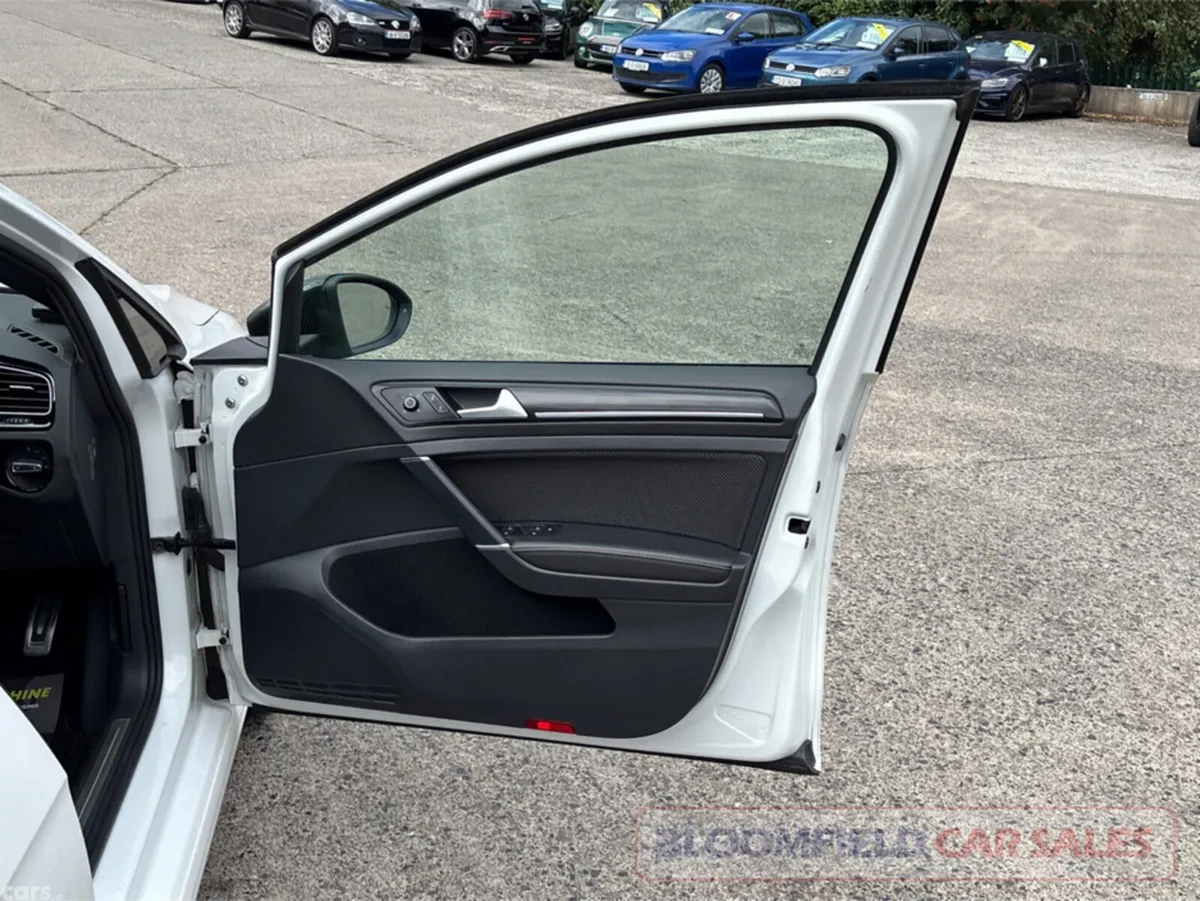 Volkswagen Golf Estate, Petrol, 2017, White