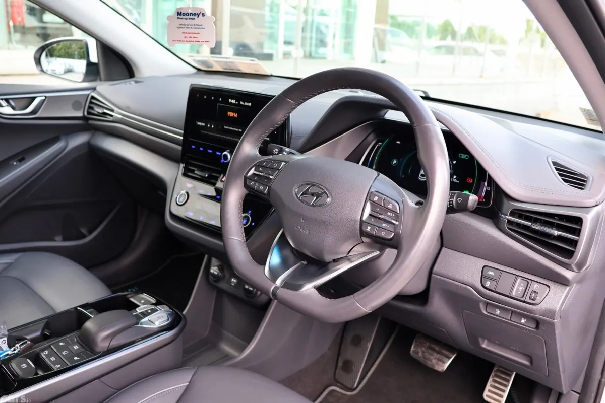 Hyundai IONIQ Hatchback, Electric, 2022, White