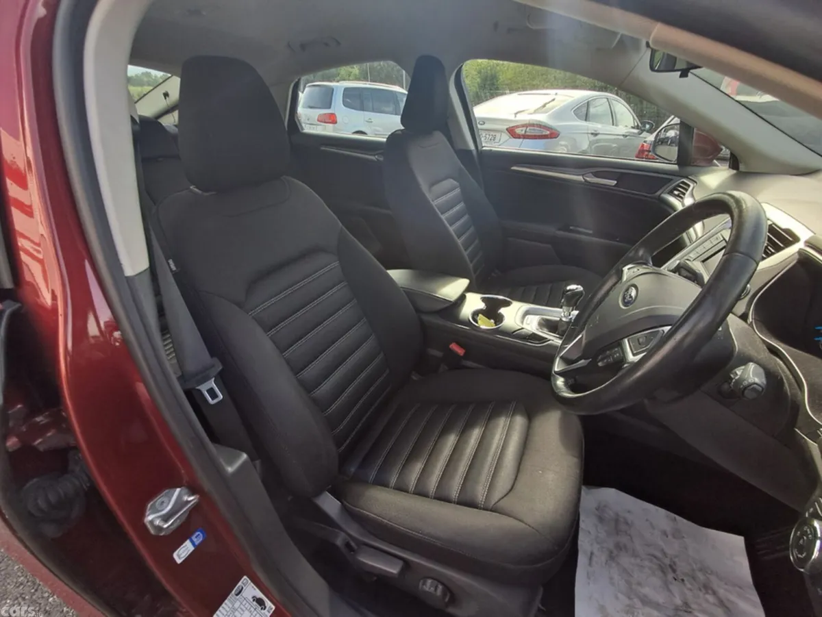 Ford Mondeo Hatchback, Diesel, 2018, Red