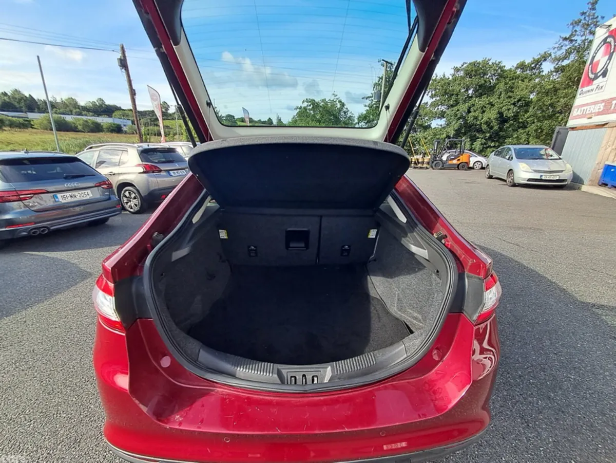 Ford Mondeo Hatchback, Diesel, 2018, Red