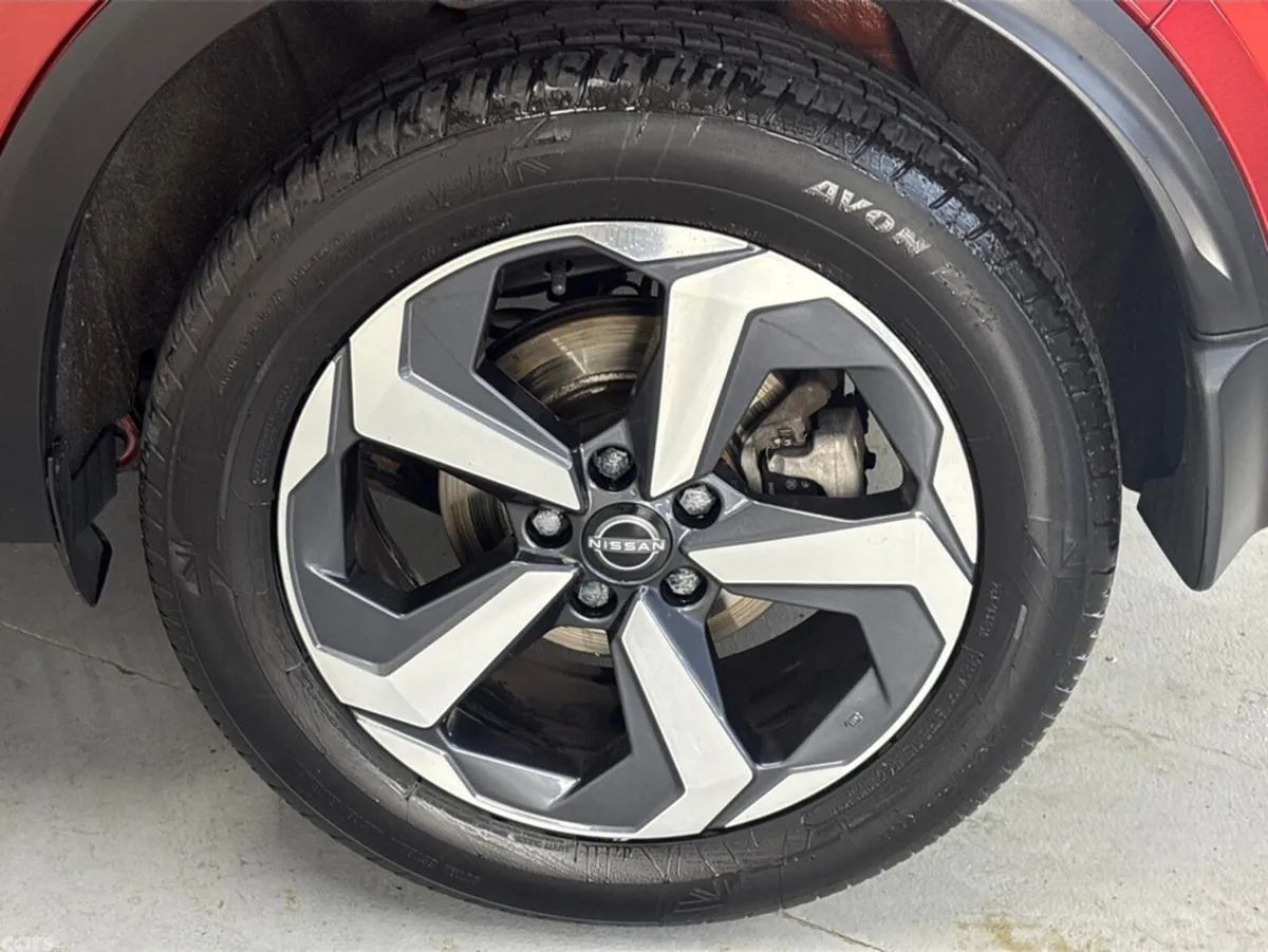 Nissan Qashqai MPV, Petrol Hybrid, 2023, Red