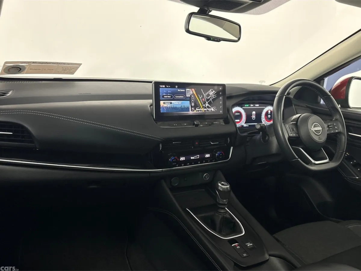 Nissan Qashqai MPV, Petrol Hybrid, 2023, Red