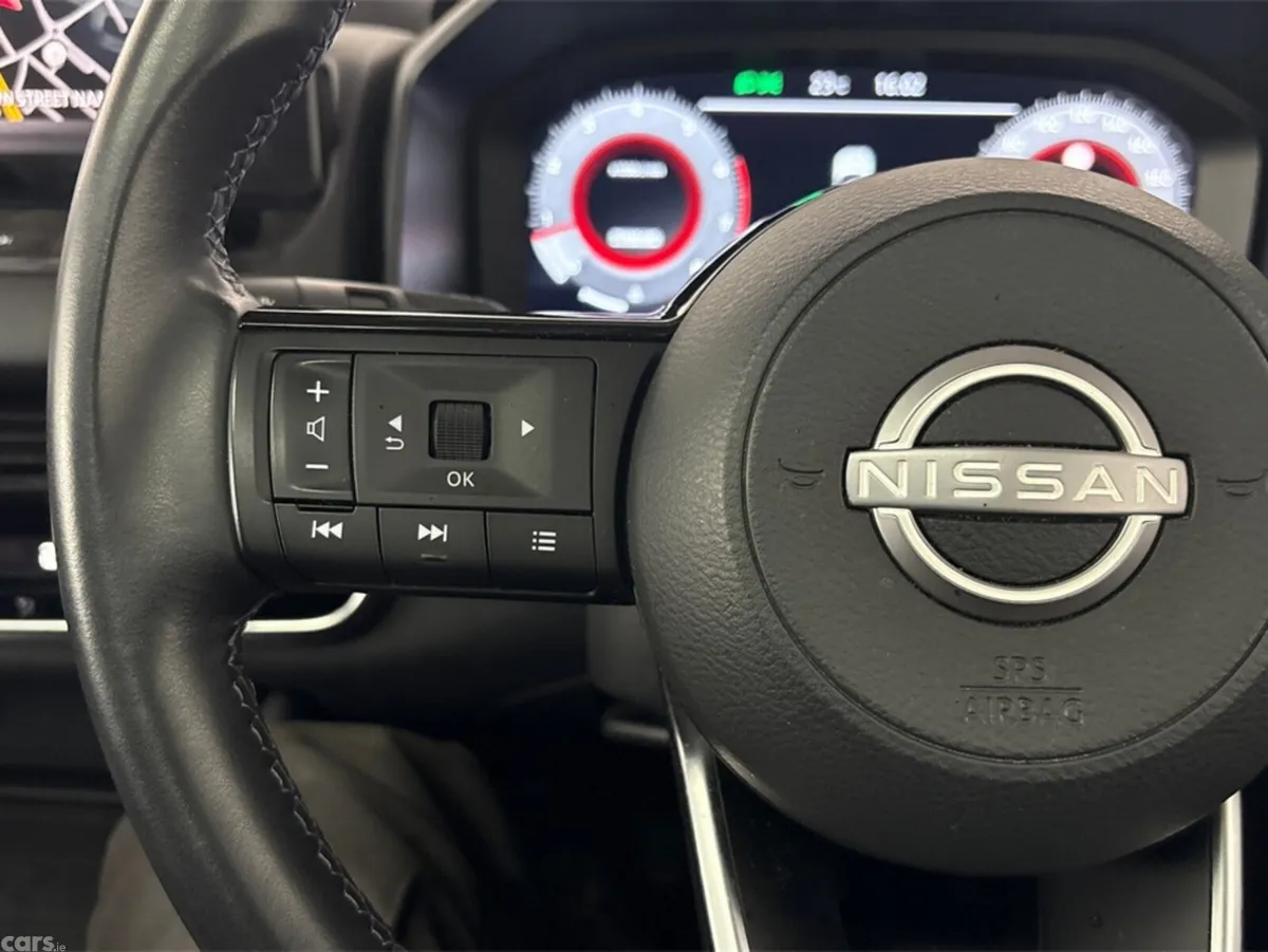 Nissan Qashqai MPV, Petrol Hybrid, 2023, Red
