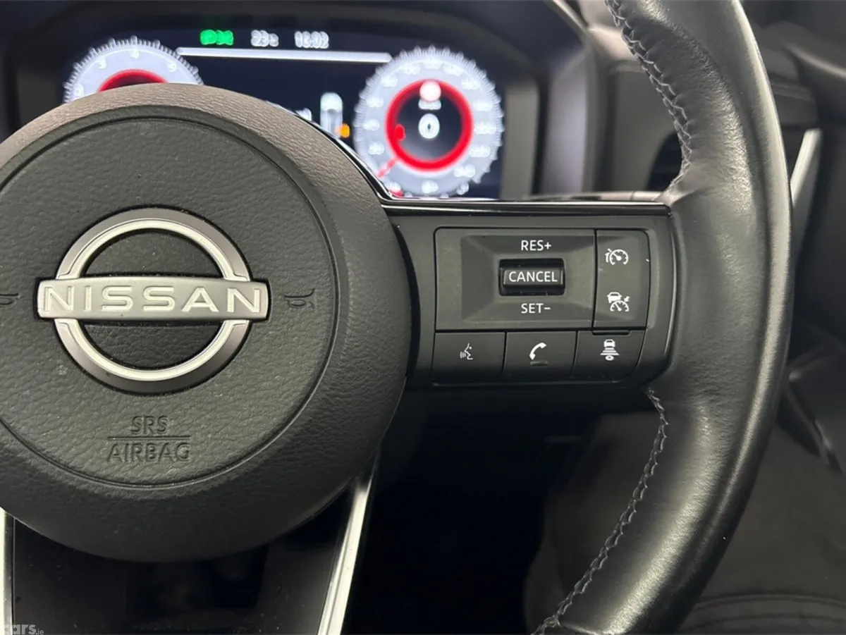 Nissan Qashqai MPV, Petrol Hybrid, 2023, Red