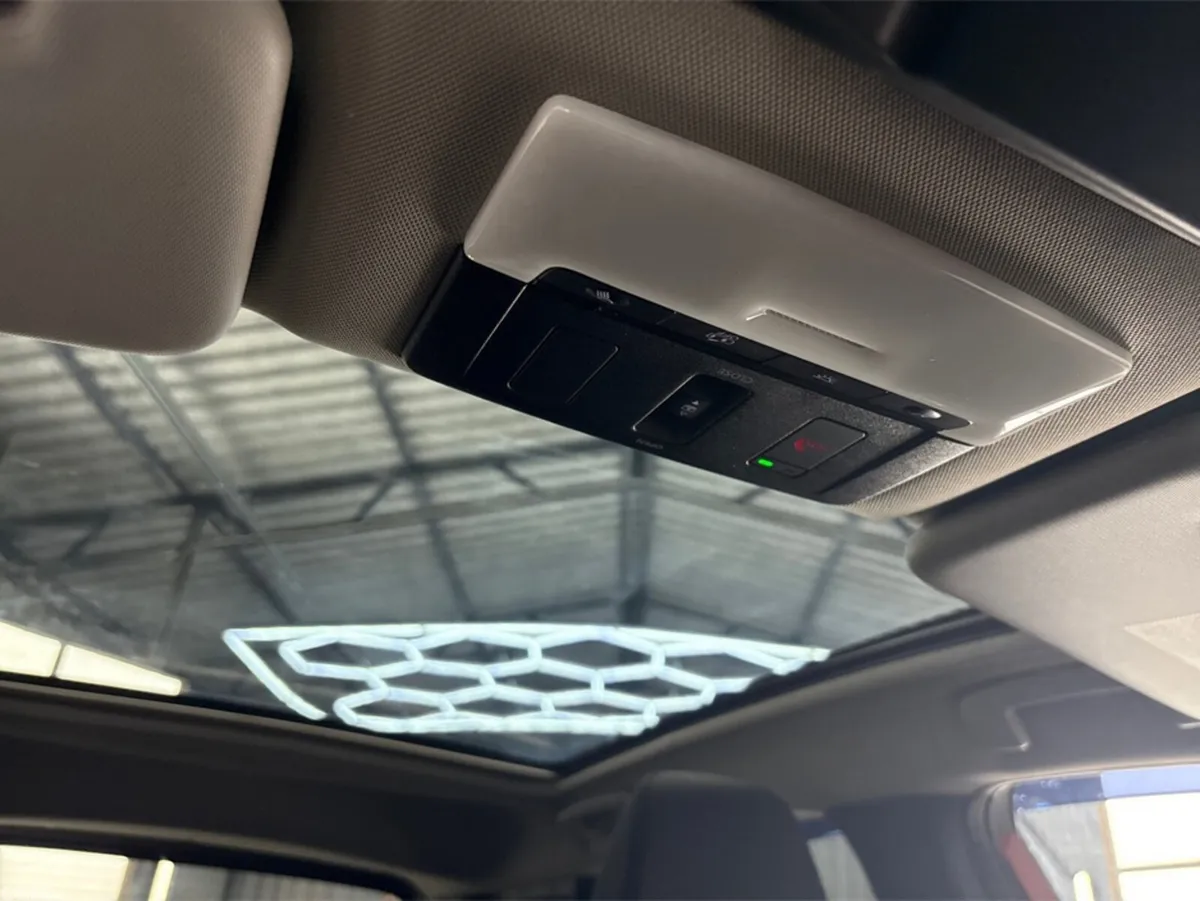 Nissan Qashqai MPV, Petrol Hybrid, 2023, Red