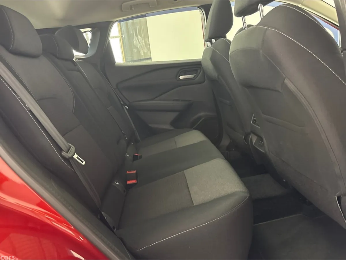 Nissan Qashqai MPV, Petrol Hybrid, 2023, Red