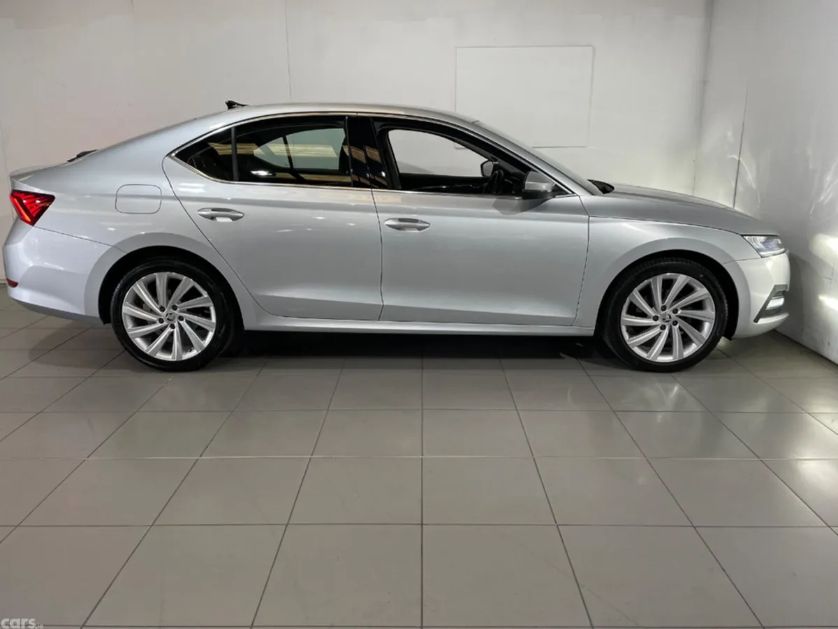 Skoda Octavia Hatchback, Petrol, 2022, Grey