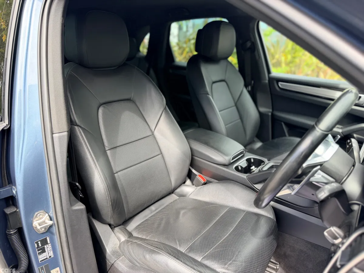 Porsche Cayenne SUV, Petrol, 2019, Blue