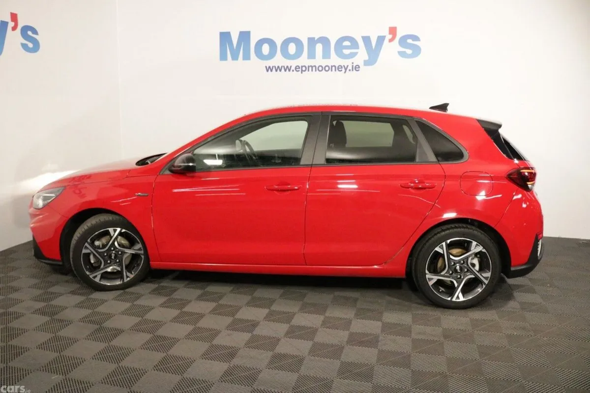 Hyundai i30 Hatchback, Petrol, 2023, Red