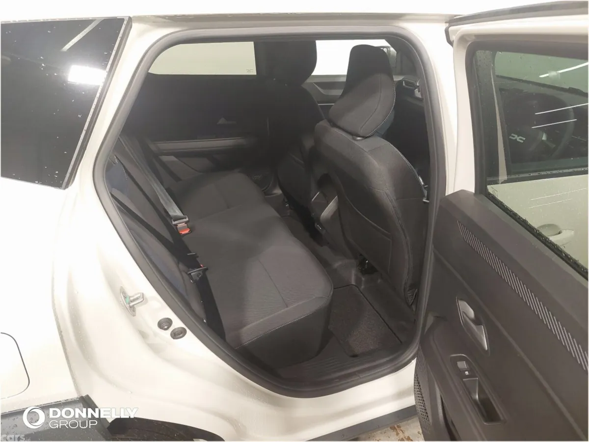 Dacia Duster Estate, Petrol Hybrid, 2025, White