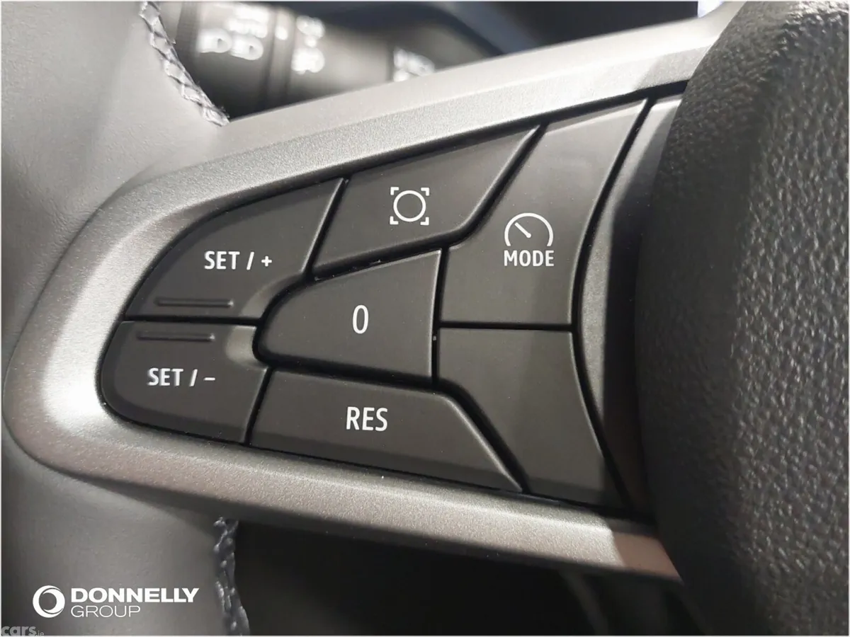 Dacia Duster Estate, Petrol Hybrid, 2025, White