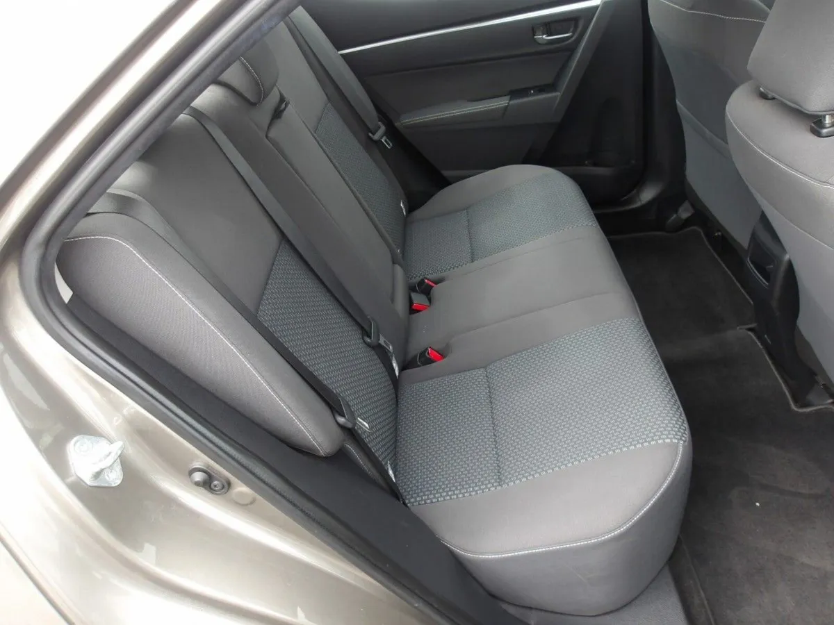 Toyota Corolla Saloon, Diesel, 2017, Grey