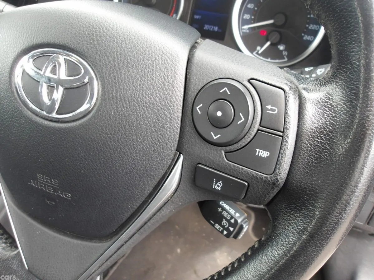 Toyota Corolla Saloon, Diesel, 2017, Grey