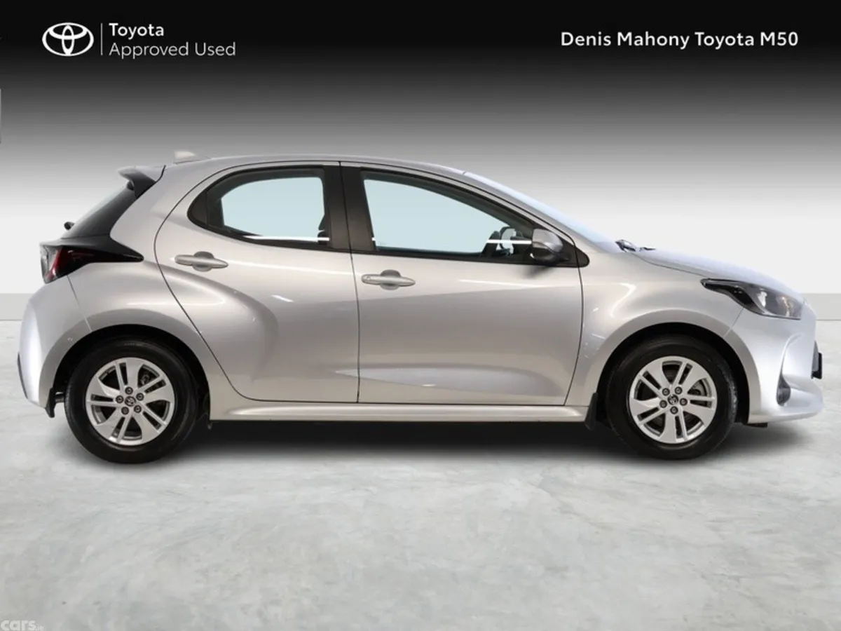 Toyota Yaris Hatchback, Petrol Hybrid, 2023, Silver