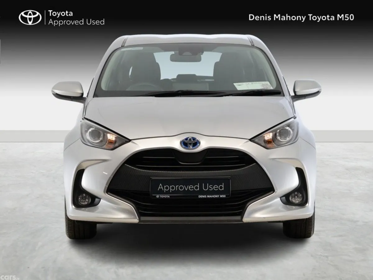 Toyota Yaris Hatchback, Petrol Hybrid, 2023, Silver