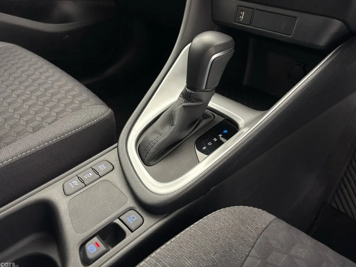 Toyota Yaris Hatchback, Petrol Hybrid, 2023, Silver