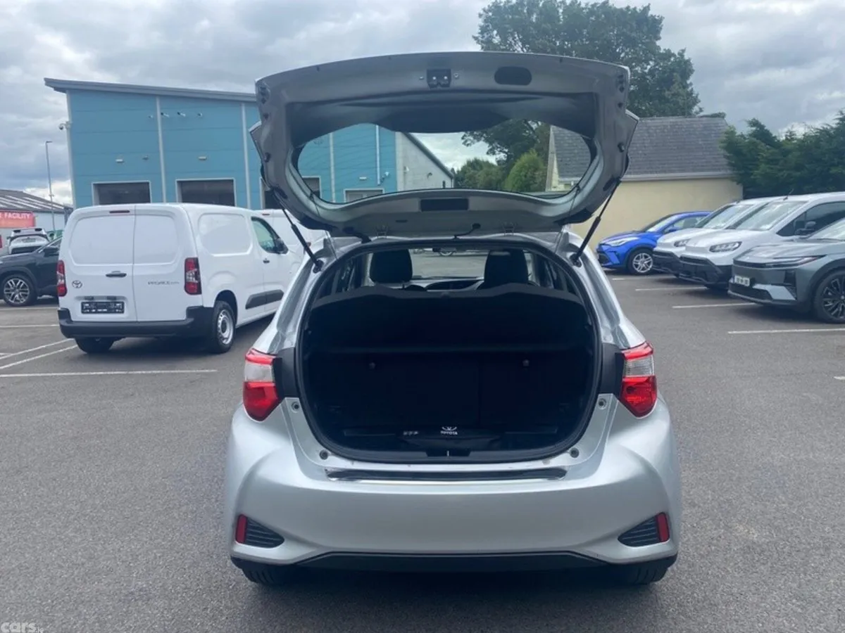 Toyota Yaris Hatchback, Petrol, 2020, Silver