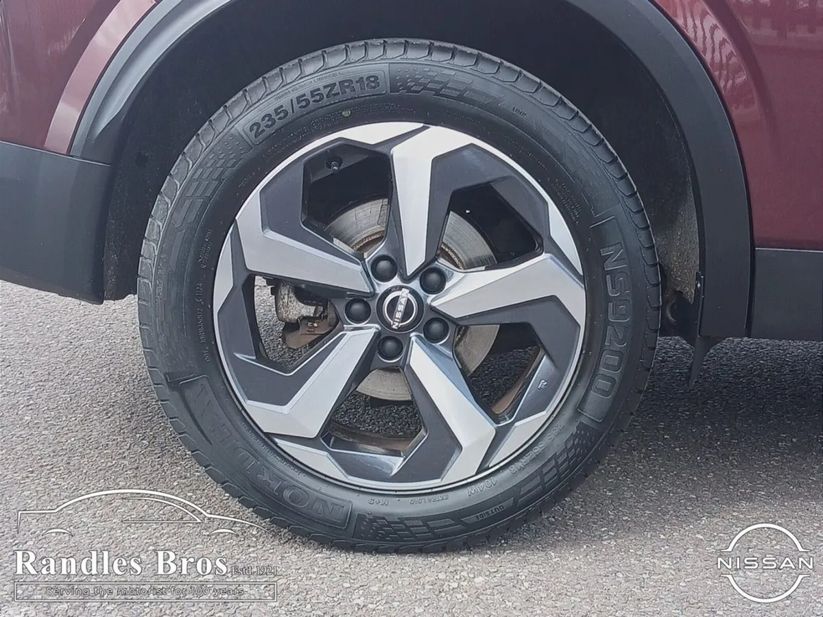 Nissan Qashqai MPV, Petrol Hybrid, 2023, Red