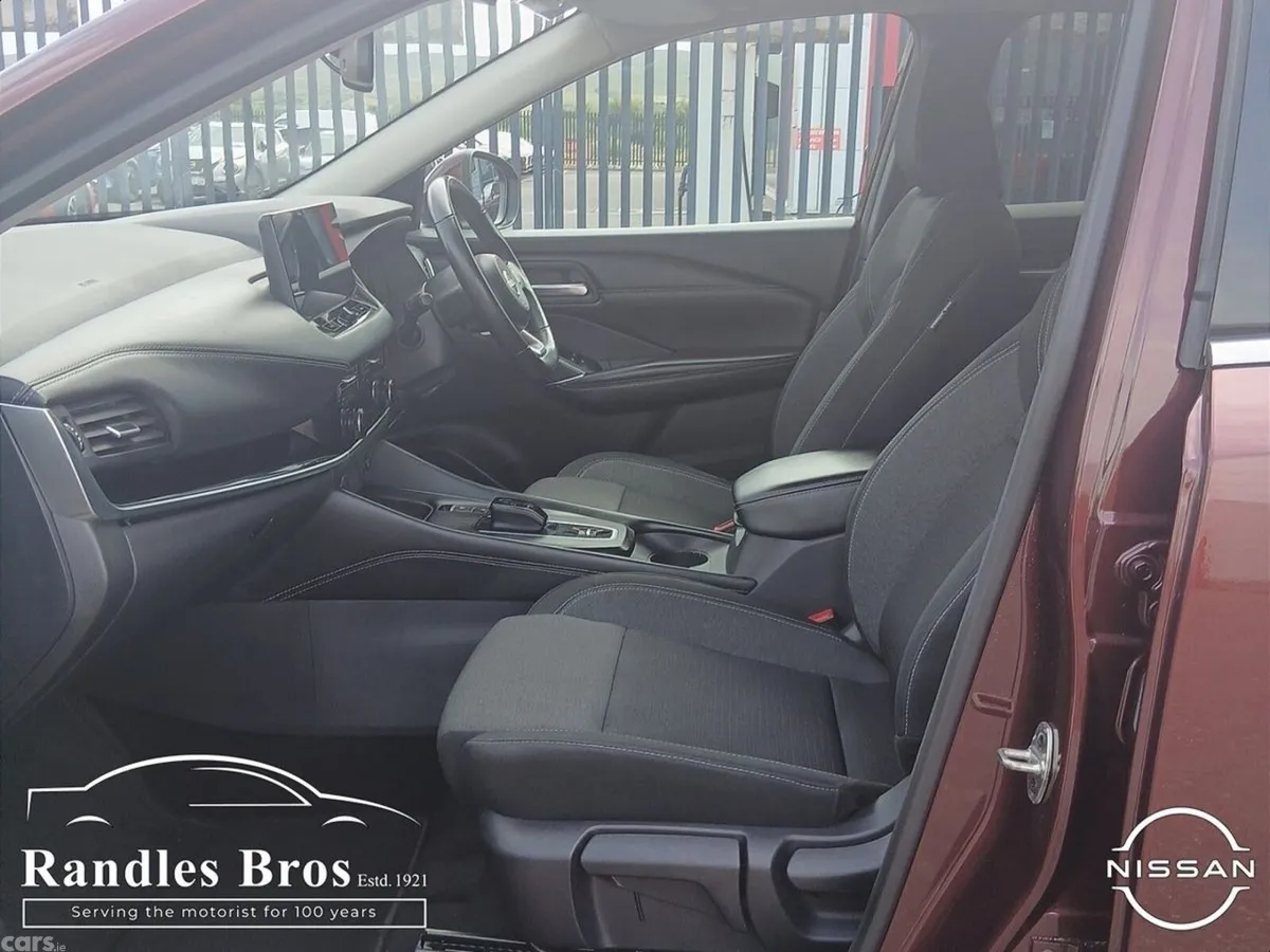 Nissan Qashqai MPV, Petrol Hybrid, 2023, Red
