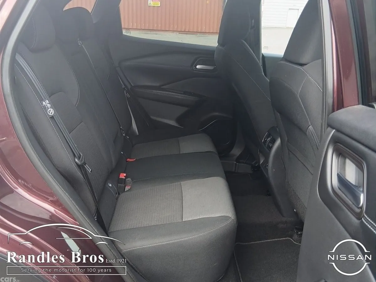 Nissan Qashqai MPV, Petrol Hybrid, 2023, Red