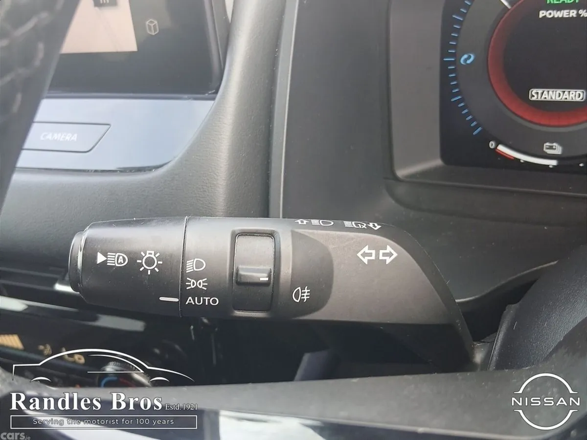 Nissan Qashqai MPV, Petrol Hybrid, 2023, Red
